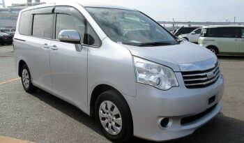 TOYOTA NOAH, YY, 2013, S/N 241364 complet