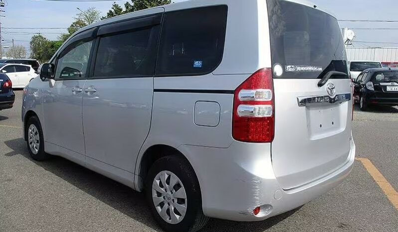 TOYOTA NOAH, YY, 2013, S/N 241364 complet